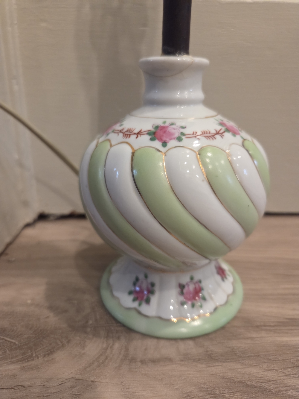 Vintage 1930's MIKORI WARE JAPAN ROSES SWIRL LAMP BASE -cottagecore - Picture 4 of 9